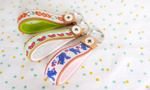 チロリアンテープ+皮革